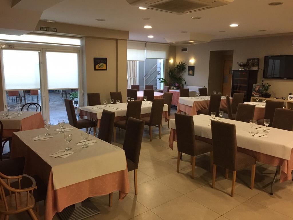 - Restaurante Asador Esperanza Hotel *